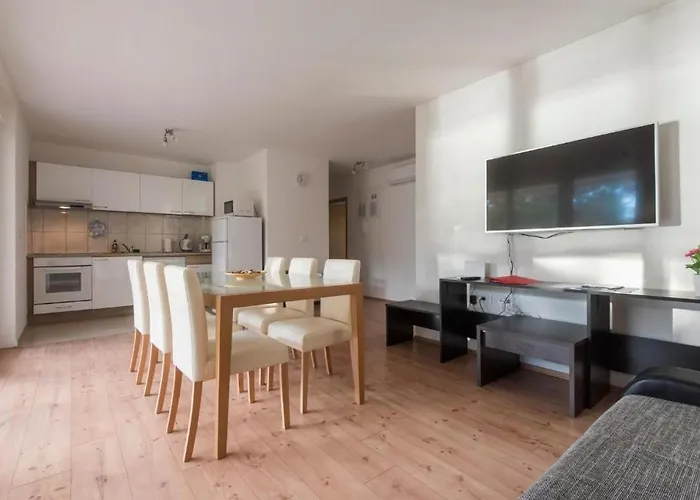 Ema بيت ضيافة زادار