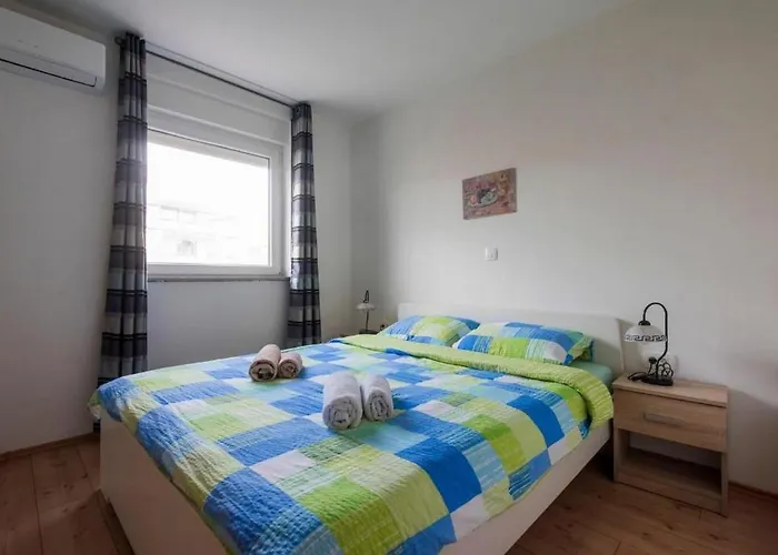 Ema بيت ضيافة زادار